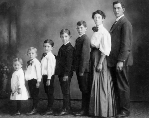 family2 480x380 Вицове за 25 януари 2012 г.